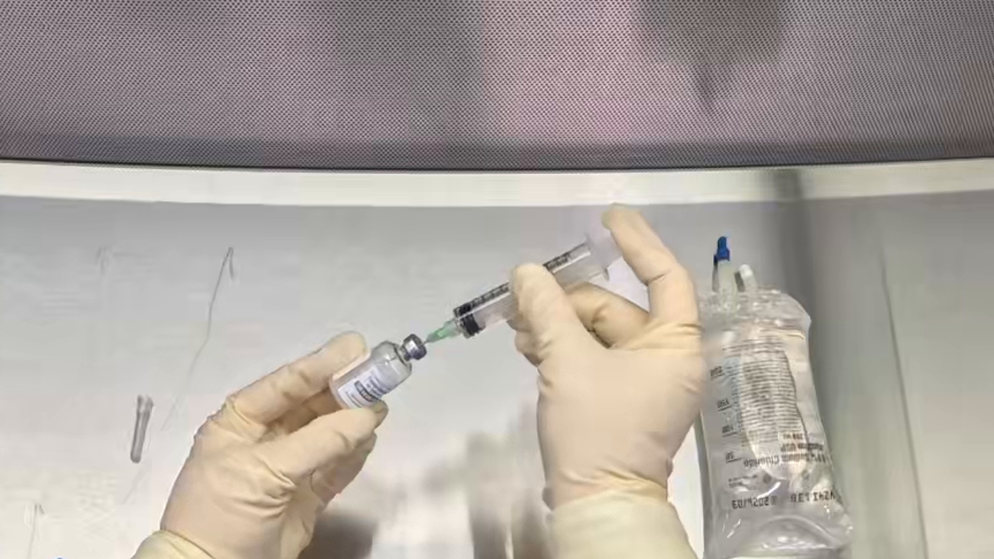 Center Diluent-emptied syringe
