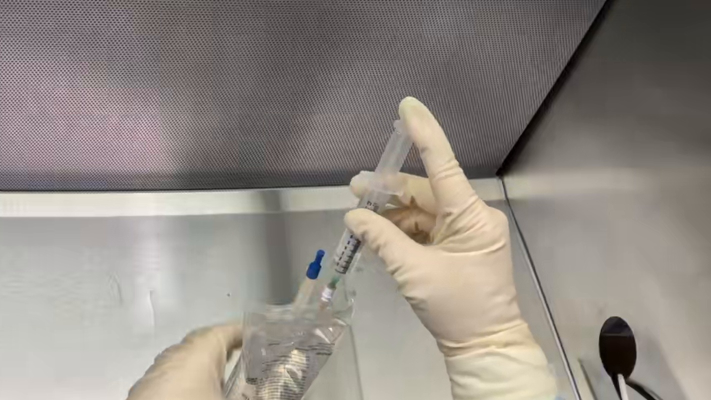 Center Drug-emptied syringe
